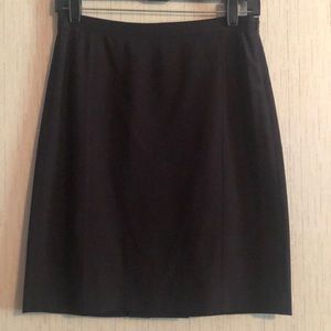 Limited skirt